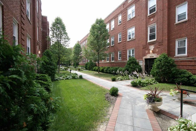 Building Exterior - 4721 S. Ellis Avenue