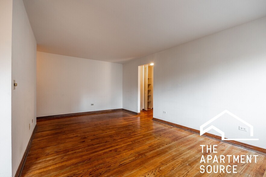 Building Photo - 420 W Aldine Ave