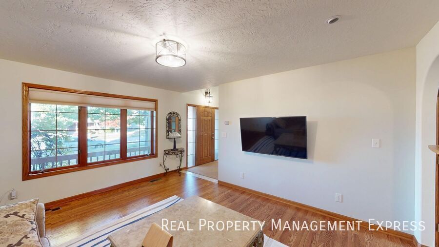 Building Photo - Beautiful 4-Bedroom, 4-Bath Home