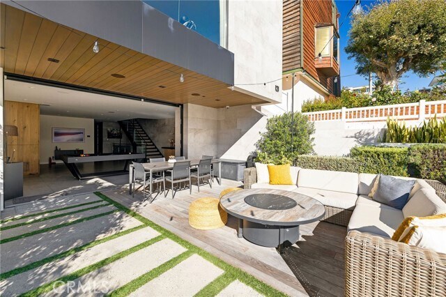 Building Photo - 121 25th St