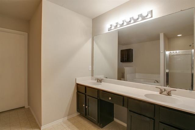 Building Photo - 3920 Malibu Sun Dr