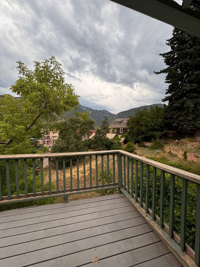 Building Photo - Manitou Springs Living!! 1 Bed 1 Bath Avai...