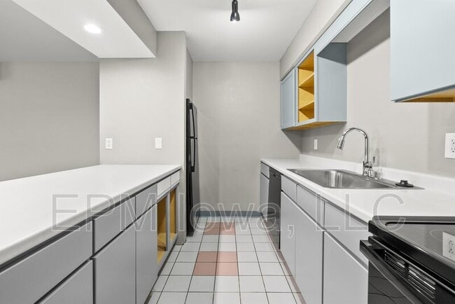 Building Photo - 1815 W 18th St