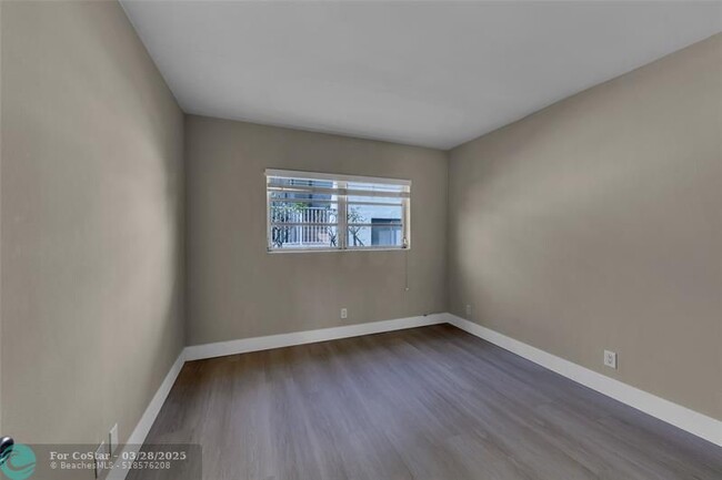 Building Photo - 2201 NE 36th St