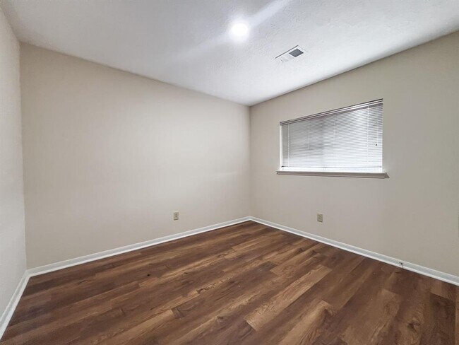 Building Photo - 11114 Springsong Dr