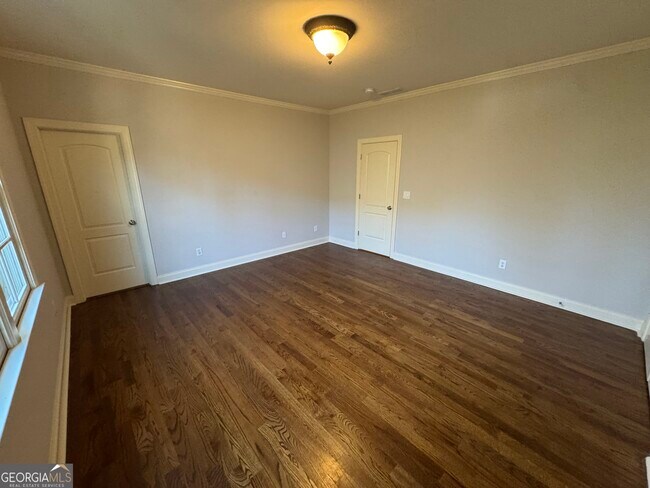 Building Photo - 1092 McLynn Ave NE