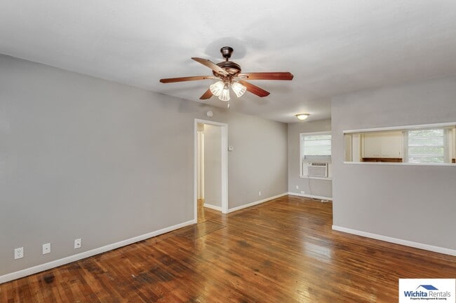 Building Photo - Fully Updated 2 Bed 1 Bath - Pet Friendly!