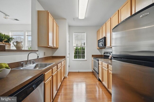 Building Photo - 42496 Mayflower Terrace