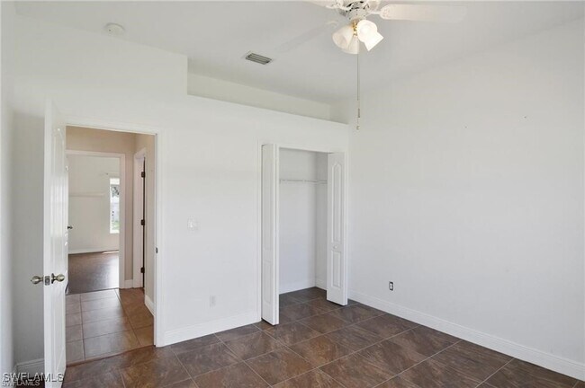 Building Photo - 805 SW 4th Pl