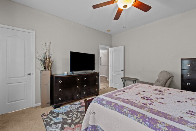 Building Photo - 2114 Redgate Dr