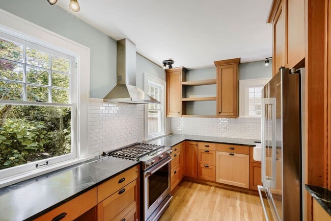 Building Photo - Capitol Hill View Home