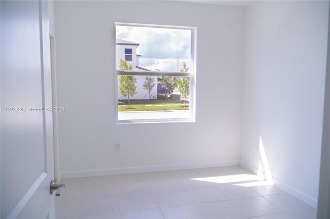 Building Photo - 27651 SW 155th Ct