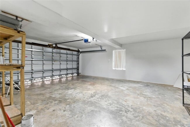 Building Photo - 9811 SW 96th St