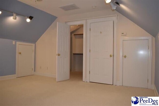 Building Photo - 488 Cove Pointe Dr