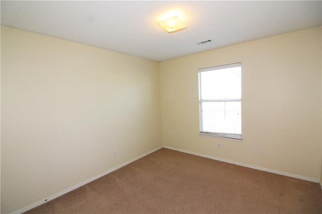 Building Photo - 2515 Parkcrest Dr