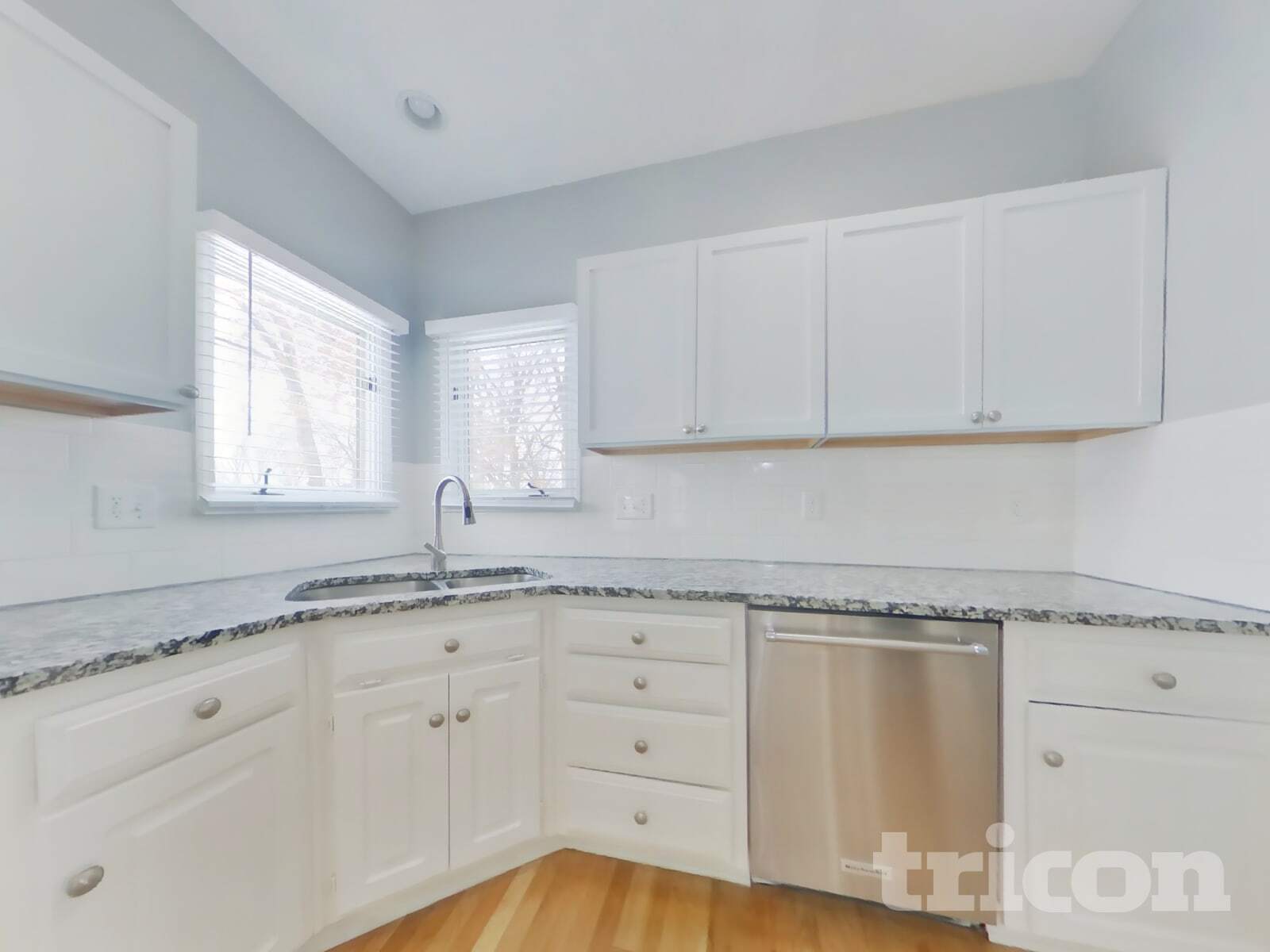 Building Photo - 302 E 123rd Terrace