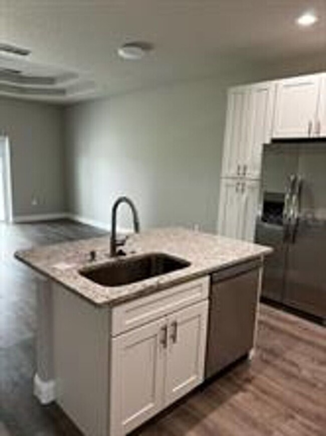 Building Photo - 18 Bunker View Dr