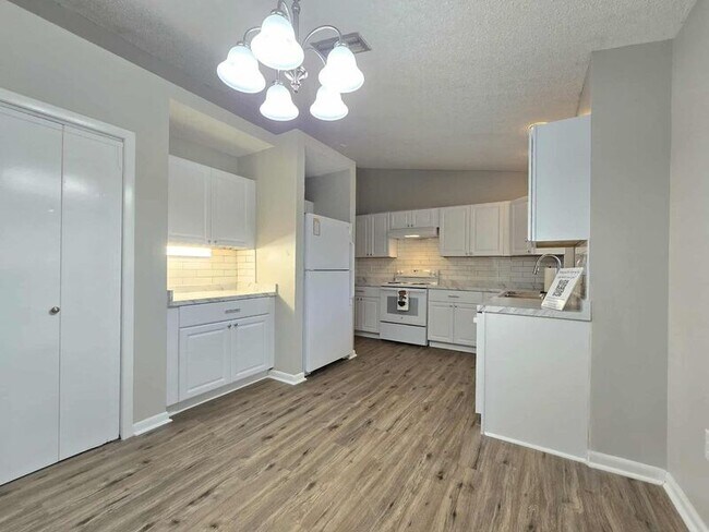 Building Photo - 4604 Dillwyn Dr