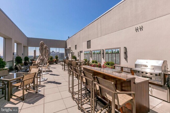 Building Photo - 1111 19th St N