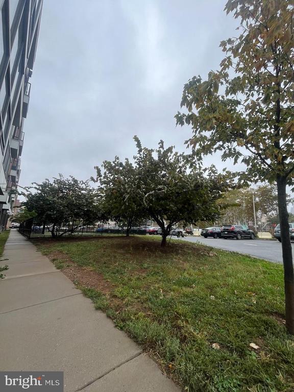 Building Photo - 401 Race St