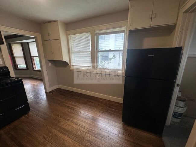 Building Photo - 5618 Forest Ave