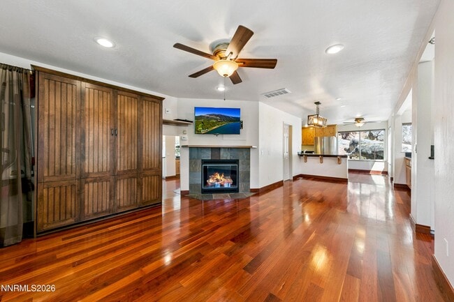 Building Photo - 215 Clubhouse Cir