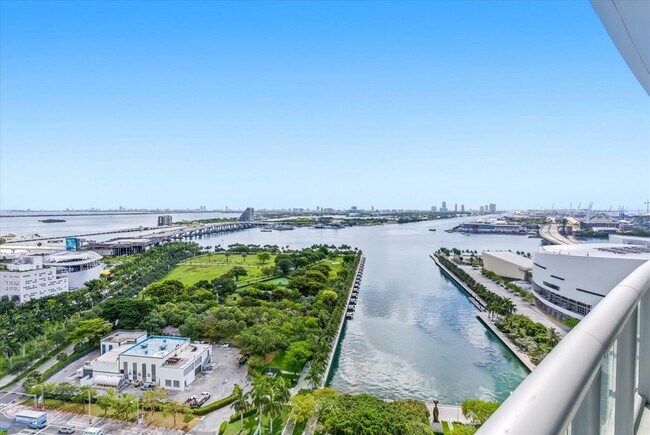 Building Photo - 888 Biscayne Blvd