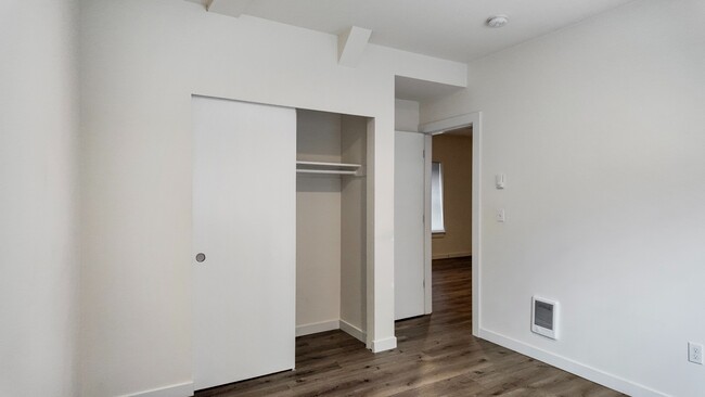 Building Photo - Modern 2BR Apartment in Prime Queen Anne L...