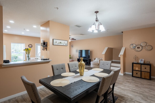 Building Photo - 9859 Tivoli Villa Dr