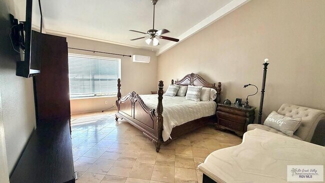 Building Photo - 322 McFadden Dr