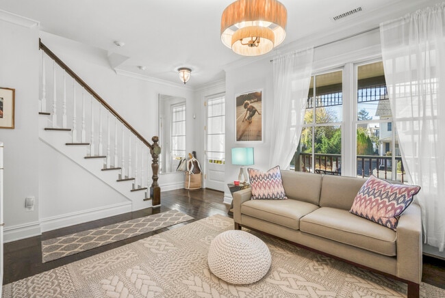 Building Photo - 251 Mt Pleasant Ave