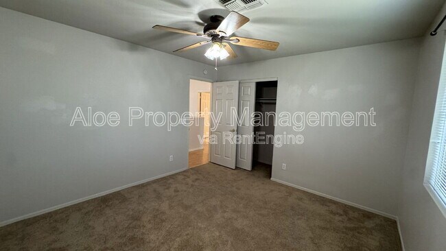 Building Photo - 491 W Ebony Way