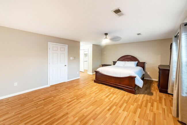 Building Photo - 9350 Starfire Ln
