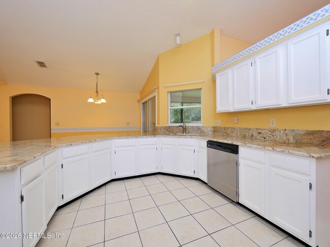 Building Photo - 12252 Lake Fern Dr