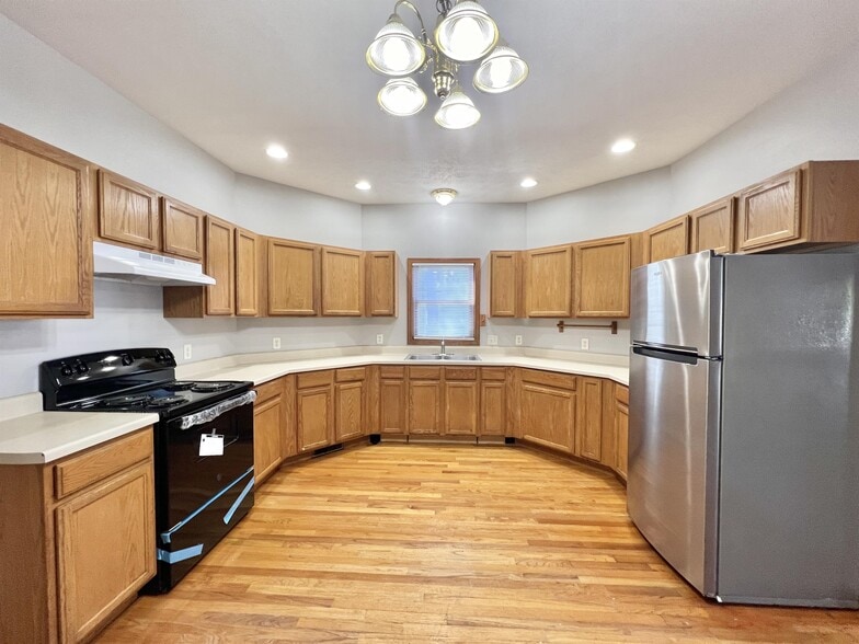 Primary Photo - 167 S Jackson St