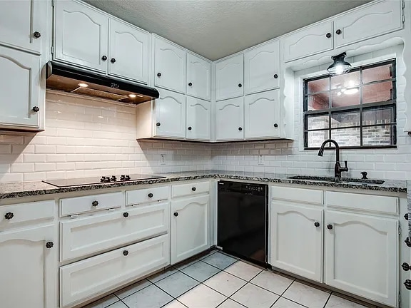 Building Photo - 8966 Hialeah Cir S