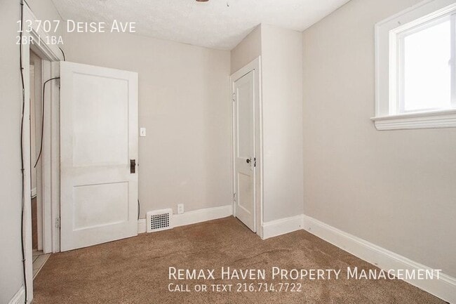 Building Photo - 13707 Deise Ave (UP) Cleveland, OH 44110? ...