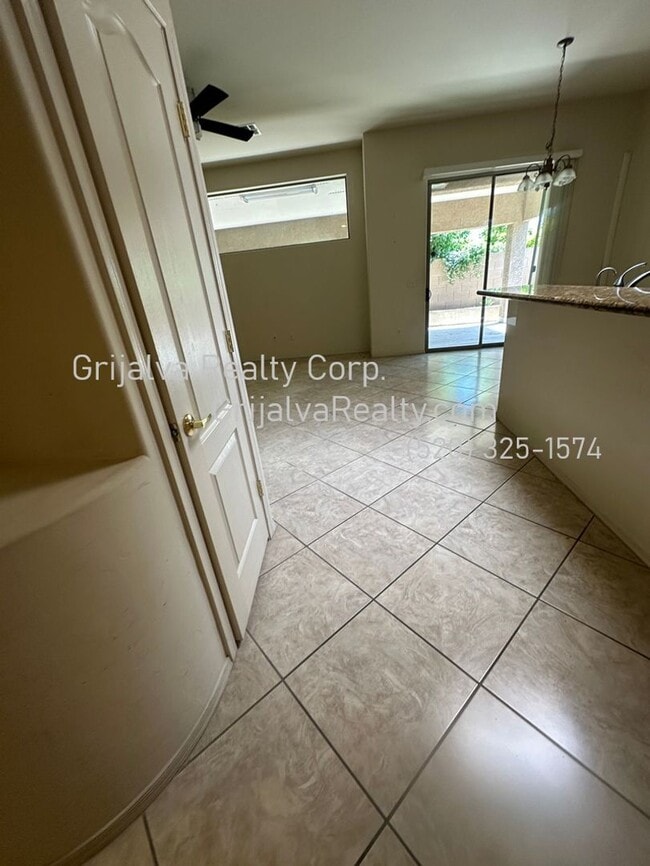 Building Photo - Beautiful 3 Bedroom, 2 Bath House for Rent (River/La Cholla)