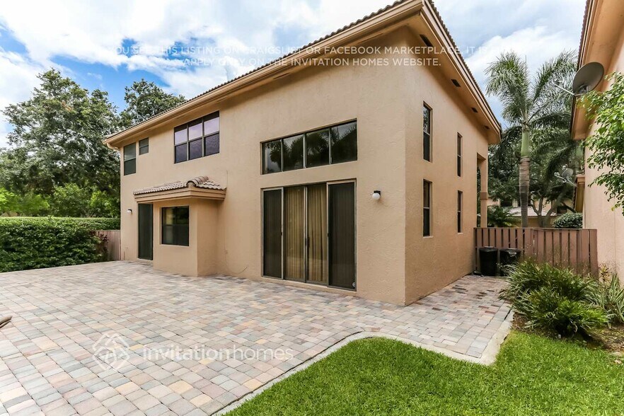 Building Photo - 1240 NW 105th Ave