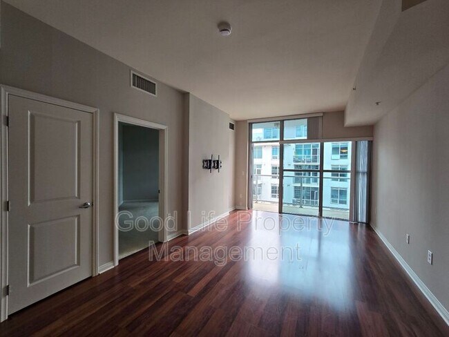 Building Photo - 253 Tenth Ave