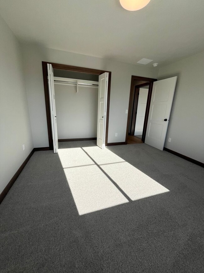 Building Photo - Newly Built 3 Bed/2.5 Bath Townhome in Aspen Ridge!