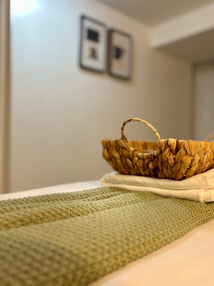 Building Photo - 256 Aqueduct Rd