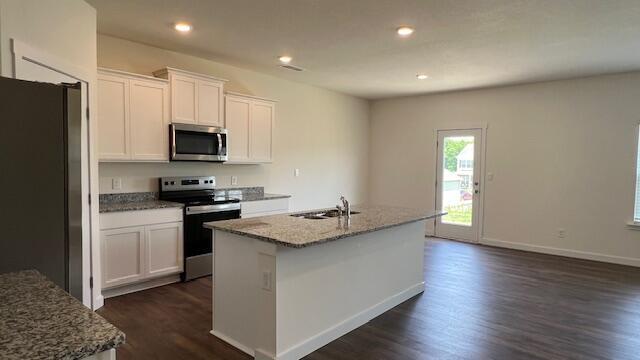 Building Photo - 4170 Lone Oak Cir
