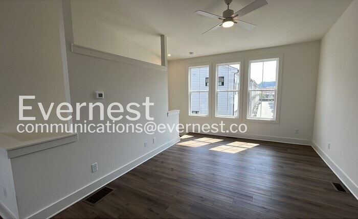 Building Photo - 724 Belletrace Cir