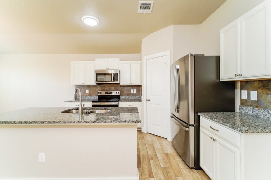 Building Photo - 1545 Birmingham Dr