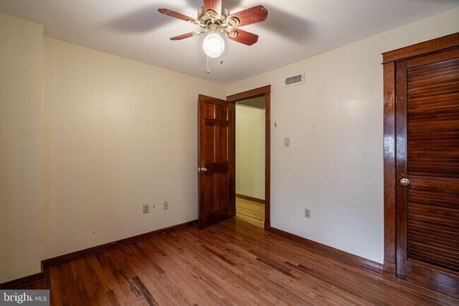 Building Photo - 322 Poplar St
