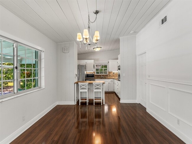 Building Photo - 9310 SW 70th Ave
