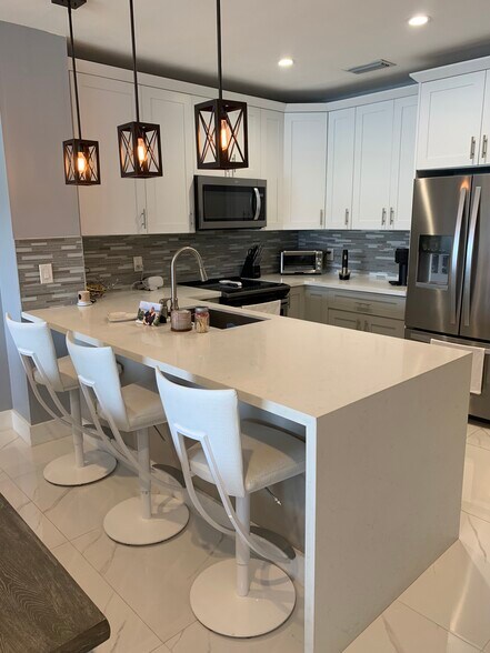 Building Photo - 223 SW 120th Ave