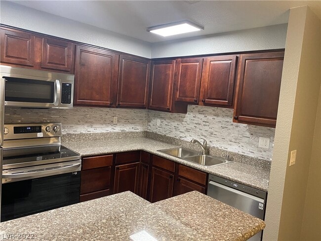 Building Photo - 5332 River Glen Dr