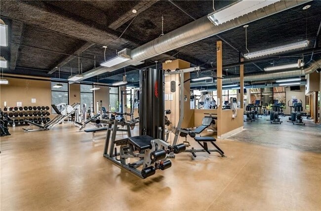 Building Photo - 2bd/2Ba Midtown Condo Perfect for Roommates w/ Pool and Gym!